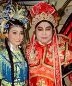 Cha con nghệ sĩ Thanh Tòng - Quế Trân. Cha con nghệ sĩ Thanh Tòng - Quế Trân.