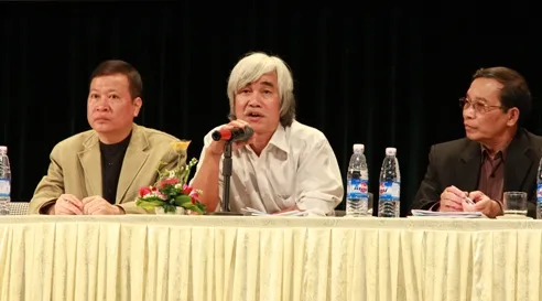 Đại hội XI Hội Nhà văn Hà Nội: Nhà văn Hồ Anh Thái xin rút ảnh 1 Đại hội XI Hội Nhà văn Hà Nội: Nhà văn Hồ Anh Thái xin rút ảnh 1