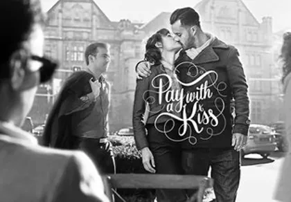 Trả tiền cà phê bằng 1 nụ hôn nồng cháy ảnh 1