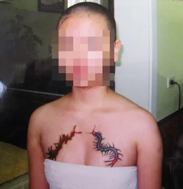 Triệu tập chủ quán ép cô gái xăm hình quái vật ảnh 2