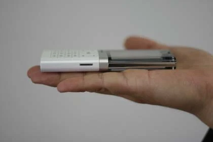 Điện thoại "độc" màn hình màu trong suốt ở Việt Nam ảnh 9