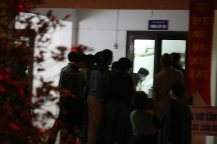 Cận cảnh cứu người ở chung cư Hà Nội bị hoả hoạn ảnh 18