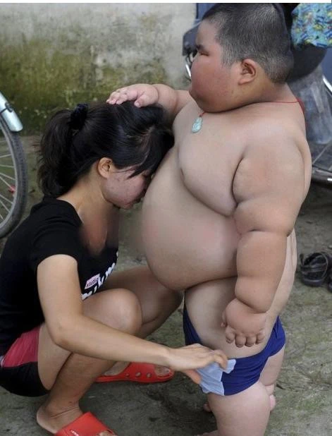 “Em chã” 3 tuổi nặng 60 kg ảnh 3