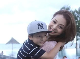 Jennifer Phạm sinh con gái ảnh 1