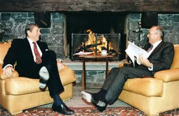 Các thế lực thù địch tiến công Đảng cộng sản Liên Xô bằng “diễn biến hòa bình” - kỳ 1 ảnh 1