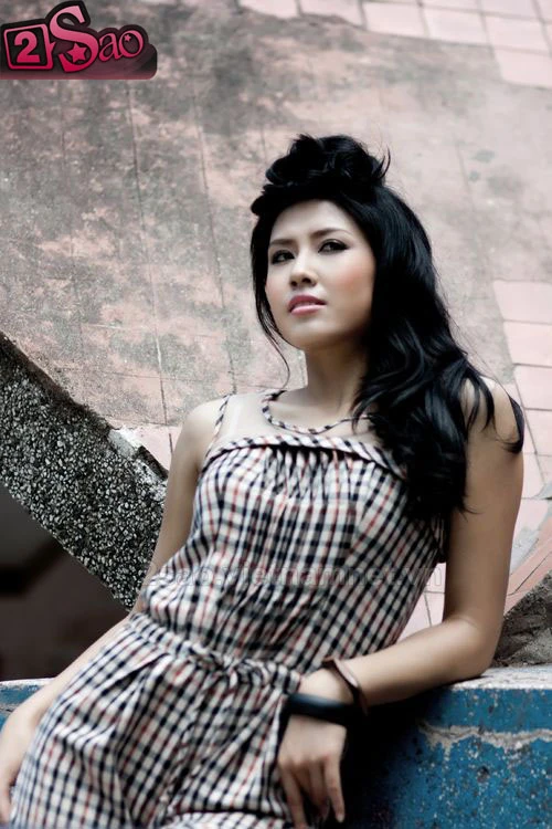 Hoa hậu biển Nguyễn Thị Loan trèo lan can ảnh 5