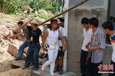 Sống sót thần kỳ sau khi rơi từ độ cao hơn 200m ảnh 3