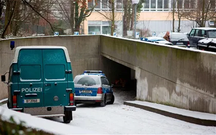 Đào hầm vào trộm nhà băng ảnh 1