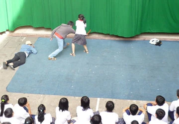 Đừng làm chuyện phi khoa học, phi võ thuật ảnh 1 Đừng làm chuyện phi khoa học, phi võ thuật ảnh 1