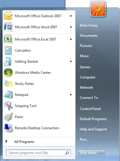 Hình A: Menu Start chứa cả hộp tìm kiếm