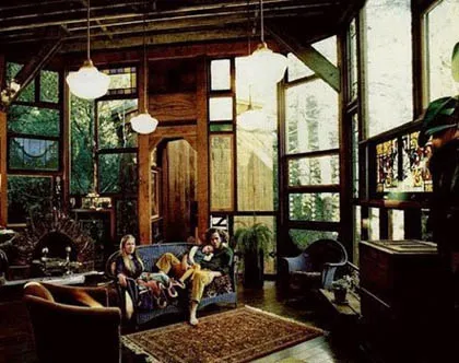 Lạ lùng những ngôi nhà cổ tích giữa rừng ảnh 2