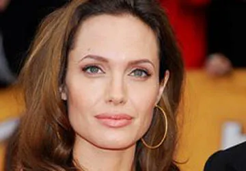 Angelina Jolie sẽ bộc bạch hết trong hồi ký ảnh 1