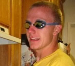 2 sinh viên giỏi tự tử bằng máy vi tính? ảnh 2