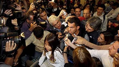 Carlos Tevez: Chán đời, về quê... là về luôn! ảnh 2 Carlos Tevez: Chán đời, về quê... là về luôn! ảnh 2