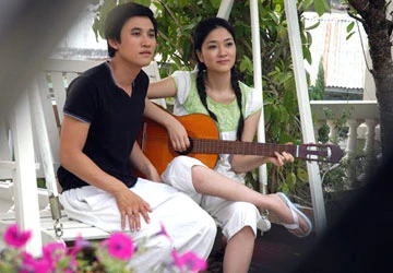 Hoa hậu Nguyễn Thị Huyền mang theo con gái đi đóng phim ảnh 3