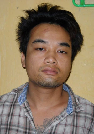 Quái xế xách dao gây náo loạn quán cà phê ảnh 1