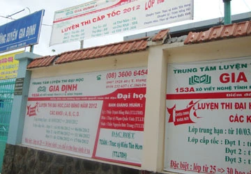 Lò luyện thi tung chiêu hút sĩ tử ảnh 1