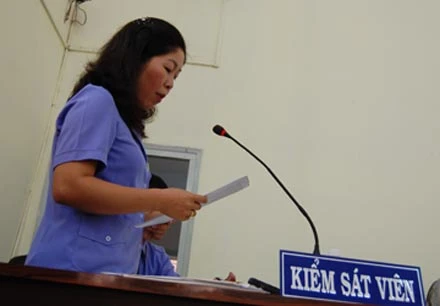 Trực tiếp phiên xử vụ án nhà báo Hoàng Hùng- phần 1: Bà Liễu bị chồng đánh trước khi đốt chồng? ảnh 9