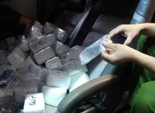 500 chiếc iPhone lậu trên xe khách ảnh 1