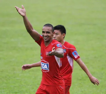 Tiệc đăng quang bị phá ảnh 2 Tiệc đăng quang bị phá ảnh 2