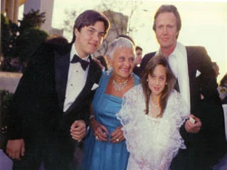 Chuyện chưa kể về Angelina Jolie: Nổi bật trong trường trung học ảnh 1