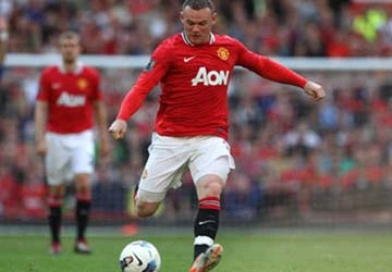 Fergie ủng hộ Rooney phá kỉ lục của Sir Bobby Charlton ảnh 1
