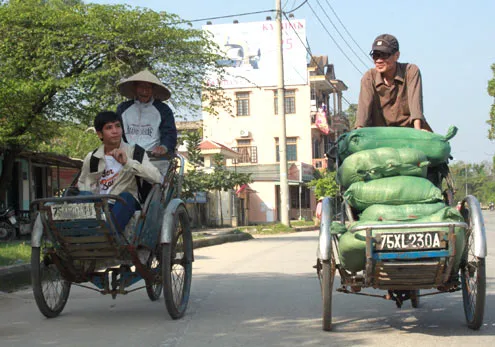 Cụ ông gần 100 tuổi đạp xích lô ảnh 3