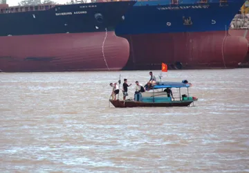 “Chuyên gia” vớt xác ảnh 2 “Chuyên gia” vớt xác ảnh 2