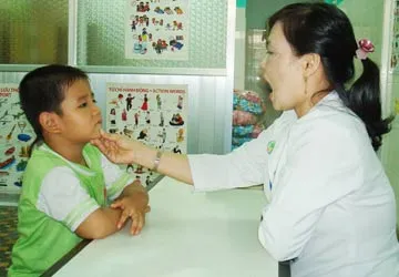 Trẻ chậm nói, coi chừng bị câm điếc ảnh 1 Trẻ chậm nói, coi chừng bị câm điếc ảnh 1