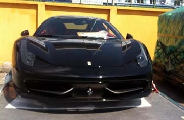 Hàng khủng Ferrari 458 Italia cưỡi máy bay về Việt Nam ảnh 1