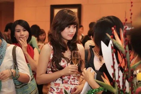 Cận cảnh Hoàng Thùy Linh ngày “sinh con đầu lòng” ảnh 3 Cận cảnh Hoàng Thùy Linh ngày “sinh con đầu lòng” ảnh 3