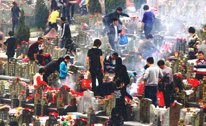 Hôn lễ "ma" và cuộc chiến chống trộm... xác người ảnh 1 Hôn lễ "ma" và cuộc chiến chống trộm... xác người ảnh 1