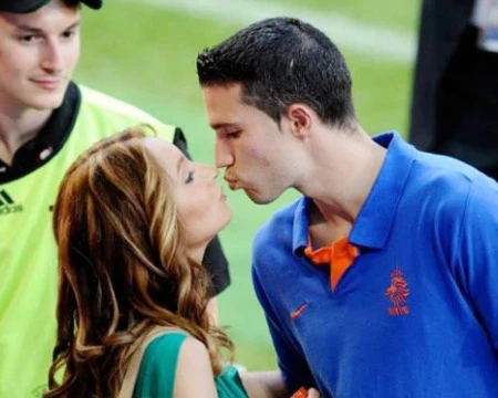 Đòi sang M.U, Van Persie bất tuân lệnh vợ ảnh 6