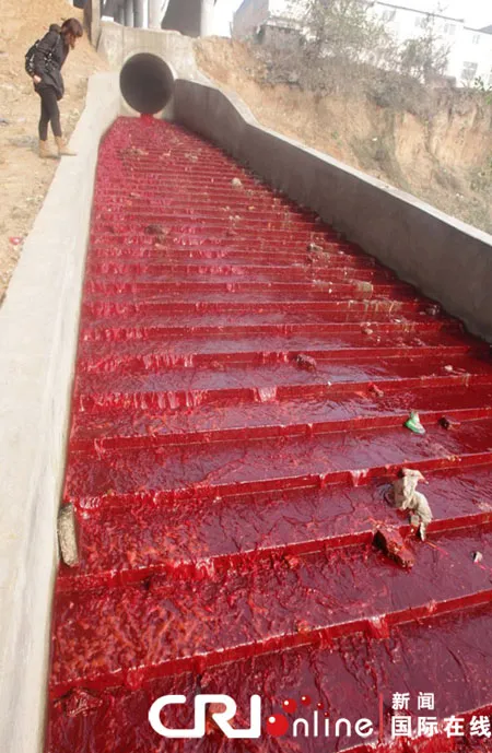 Trung Quốc: Bất ngờ xuất hiện “dòng sông máu” ảnh 3 Trung Quốc: Bất ngờ xuất hiện “dòng sông máu” ảnh 3