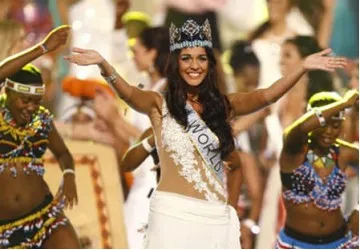 Phút đăng quang của Tân Hoa hậu Thế giới ảnh 9