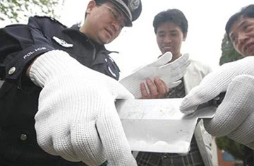 Cảnh sát Bắc Kinh huấn luyện học sinh xịt hơi cay ảnh 1 Cảnh sát Bắc Kinh huấn luyện học sinh xịt hơi cay ảnh 1