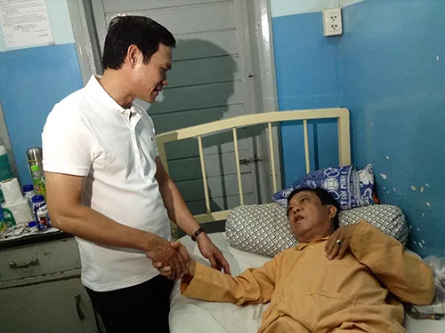 Nhạc sĩ Vinh Sử được phẫu thuật thành công ảnh 1 Nhạc sĩ Vinh Sử được phẫu thuật thành công ảnh 1