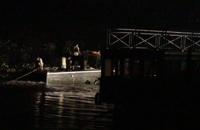 Tin mới nhận: Tàu du lịch Dìn Ký chìm trên sông Sài Gòn, còn 15 người mất tích ảnh 2