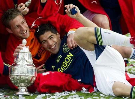 M.U "choáng" khi nghe Ajax hét giá Suarez ảnh 1