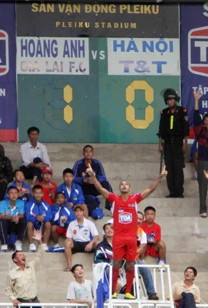 Tiệc đăng quang bị phá ảnh 1 Tiệc đăng quang bị phá ảnh 1