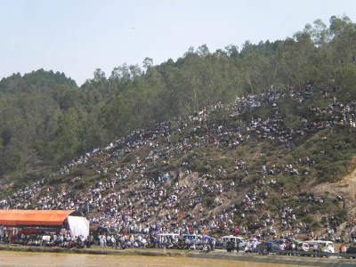 Tường thuật trực tiếp: Trục vớt chiếc xe khách bị lũ cuốn trôi - Phần 2 ảnh 32 Tường thuật trực tiếp: Trục vớt chiếc xe khách bị lũ cuốn trôi - Phần 2 ảnh 32