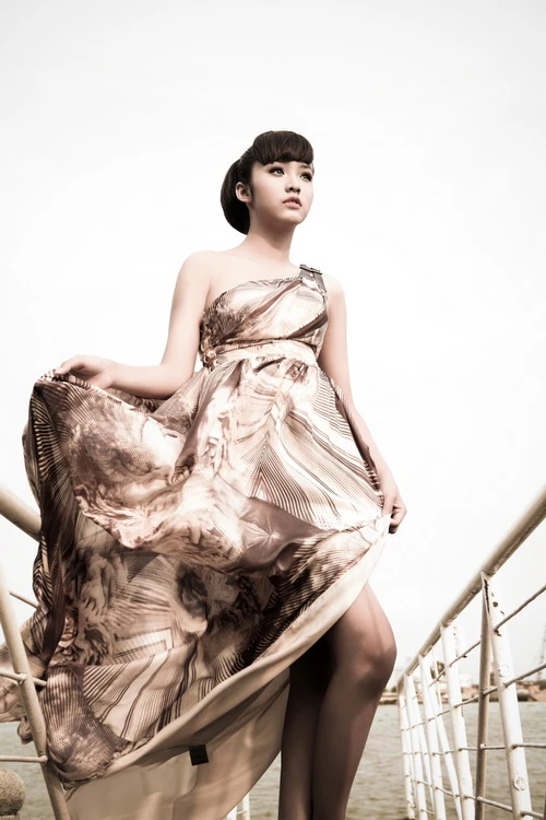 Bảo Trân khoe vẻ gợi cảm tuổi 13 ảnh 2