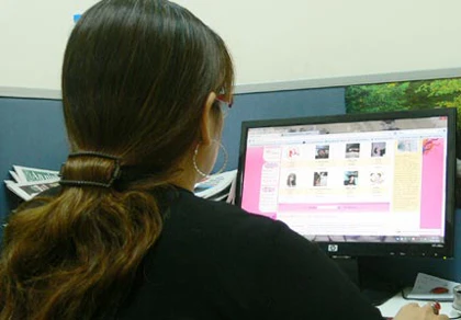 “Trai Tây” lừa tình, gạt tiền qua mạng gái Việt ảnh 1