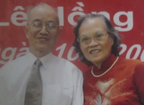 Nữ sinh Đồng Khánh kéo cờ trong lễ Tuyên ngôn độc lập ảnh 1 Nữ sinh Đồng Khánh kéo cờ trong lễ Tuyên ngôn độc lập ảnh 1