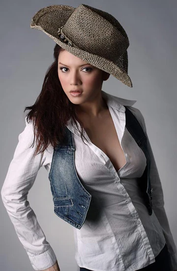 Lý Nhã Kỳ: Ghét sự lập lờ trong tình cảm ảnh 2