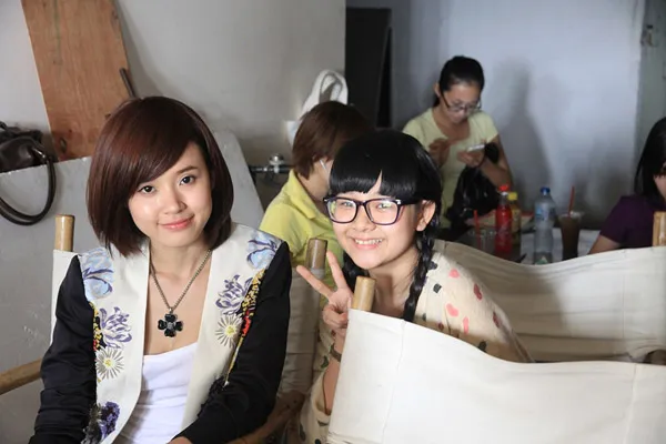 Midu tranh thủ chợp mắt trên phim trường ảnh 1