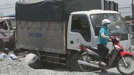 Kẹt xe "cứng ngắc" hơn 5km trên xa lộ Hà Nội ảnh 2 Kẹt xe "cứng ngắc" hơn 5km trên xa lộ Hà Nội ảnh 2