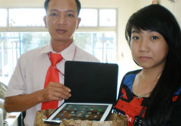 Đi taxi bị tài xế chôm hành lý ảnh 1