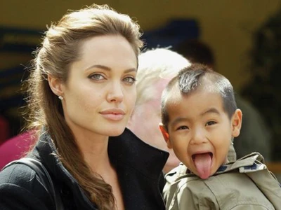 Chuyện chưa kể về Angelina Jolie - Kỳ 6: Tình dục và Lara Croft ảnh 2