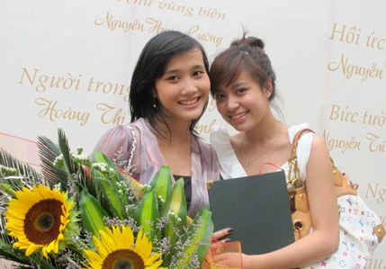 Ngắm Hoàng Thùy Linh trong lễ tốt nghiệp đại học ảnh 3
